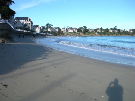 Toujours  300m, la plage de St- 
      lunaire